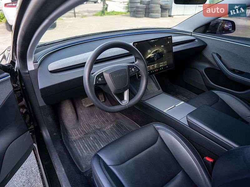 Седан Tesla Model 3 2024 в Києві