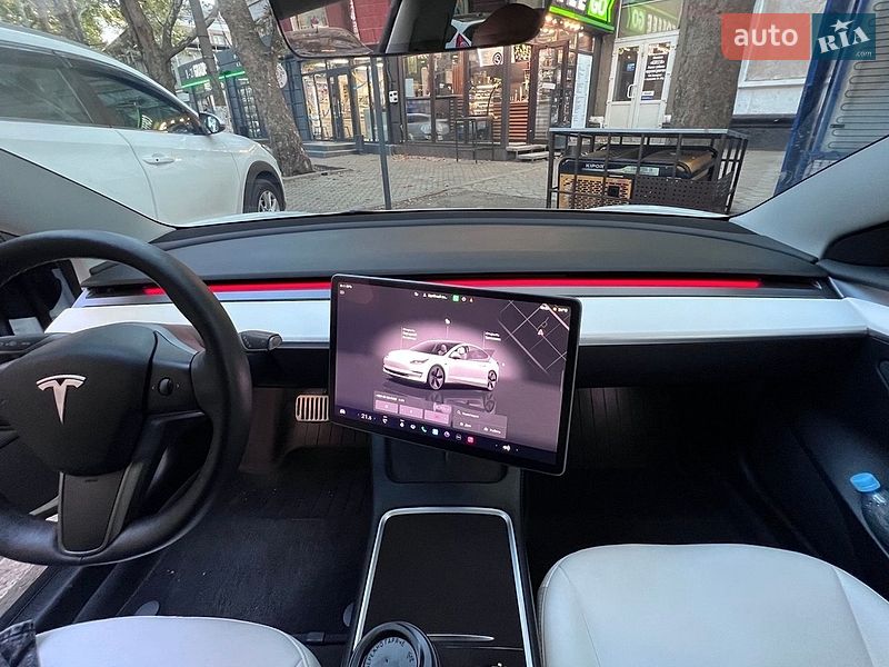 Седан Tesla Model 3 2022 в Николаеве