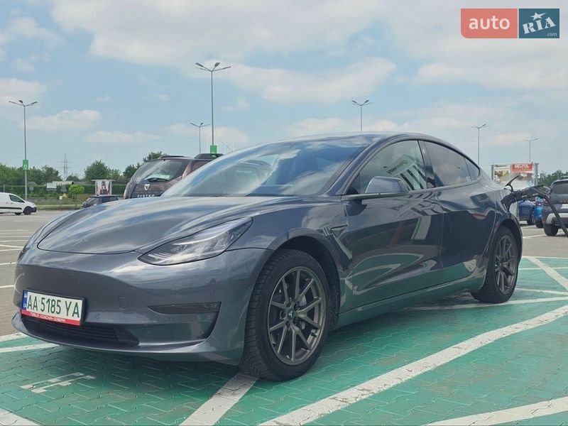 Седан Tesla Model 3 2020 в Львове