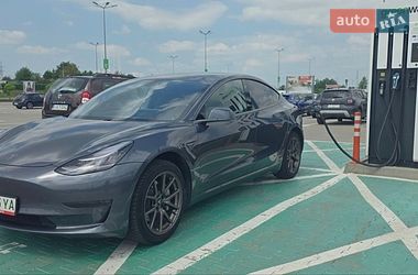 Седан Tesla Model 3 2020 в Львове