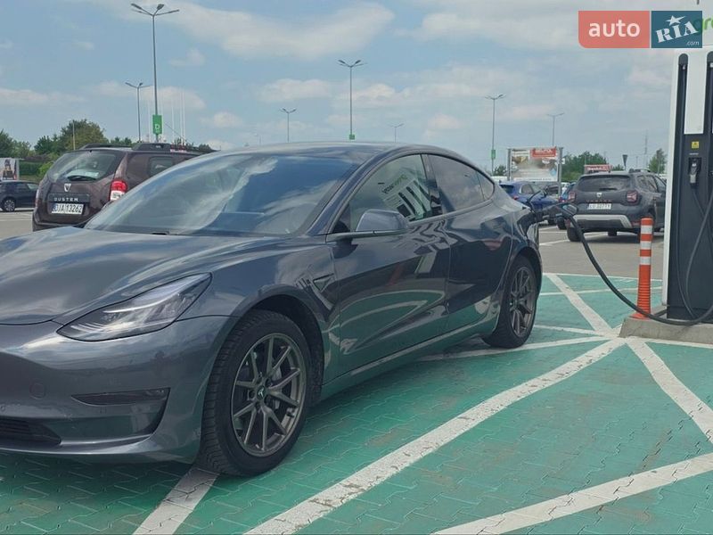 Седан Tesla Model 3 2020 в Львове