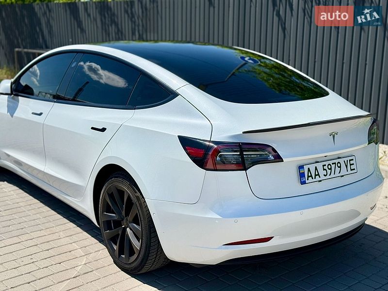 Седан Tesla Model 3 2021 в Дніпрі