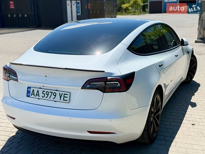 Седан Tesla Model 3 2021 в Дніпрі