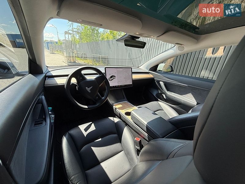 Седан Tesla Model 3 2021 в Дніпрі