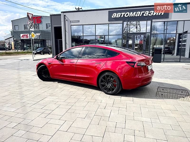 Седан Tesla Model 3 2022 в Виннице