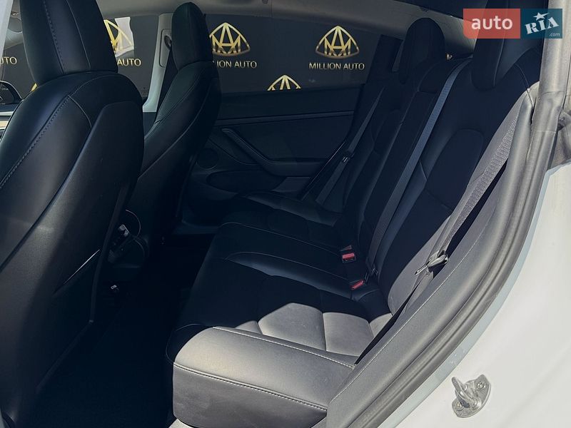 Седан Tesla Model 3 2021 в Киеве