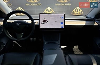 Седан Tesla Model 3 2021 в Киеве