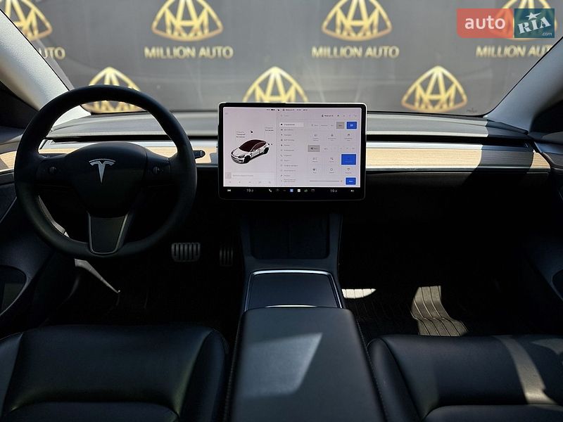 Седан Tesla Model 3 2021 в Киеве
