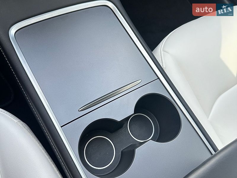 Седан Tesla Model 3 2022 в Вінниці