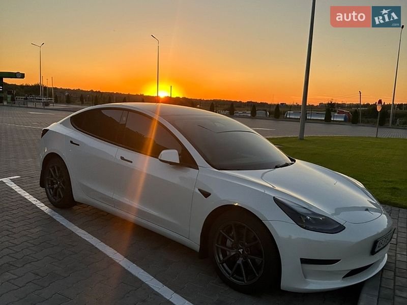 Седан Tesla Model 3 2022 в Вінниці