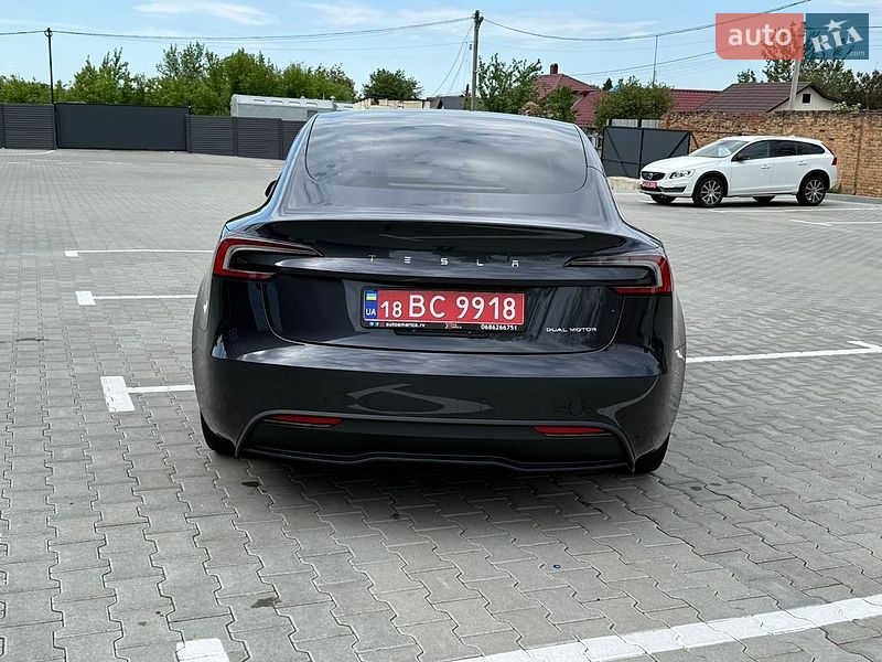 Седан Tesla Model 3 2024 в Дубні