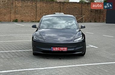 Седан Tesla Model 3 2024 в Дубні