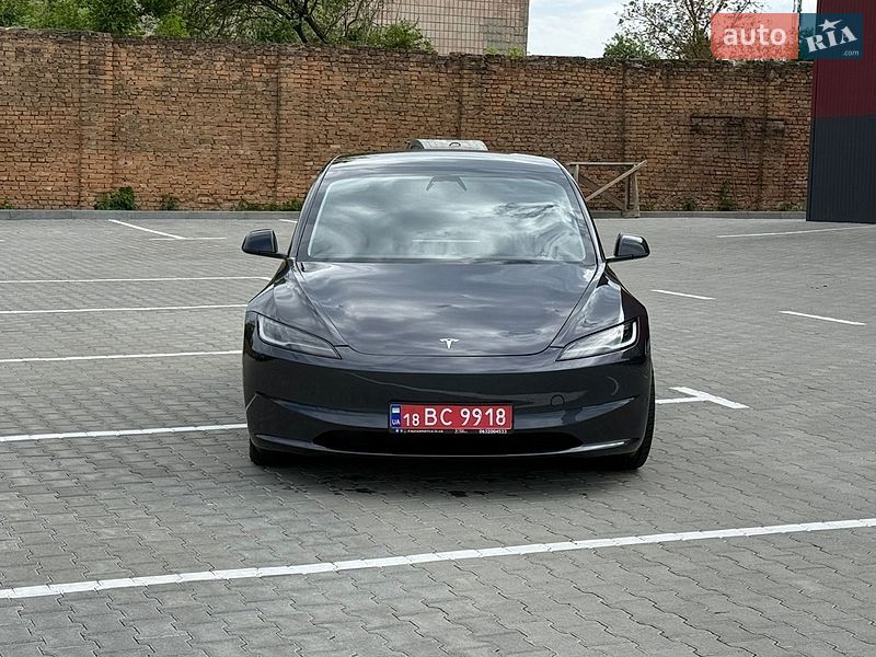 Седан Tesla Model 3 2024 в Дубні