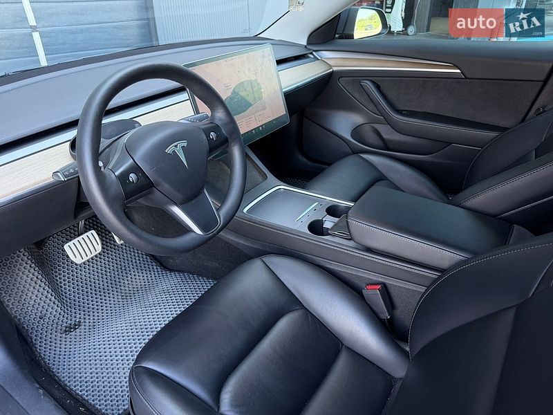 Седан Tesla Model 3 2022 в Львові