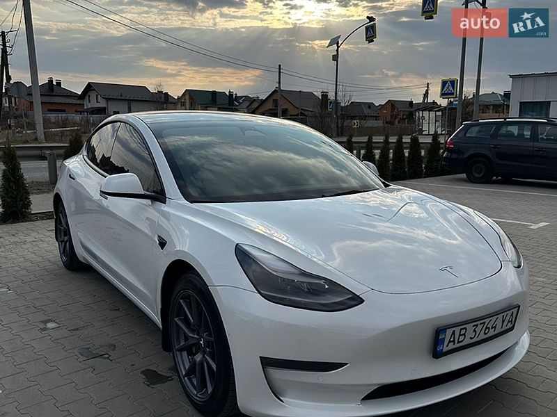 Седан Tesla Model 3 2022 в Вінниці