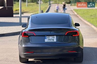 Седан Tesla Model 3 2023 в Кам'янському