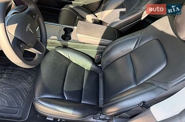 Седан Tesla Model 3 2023 в Кам'янському