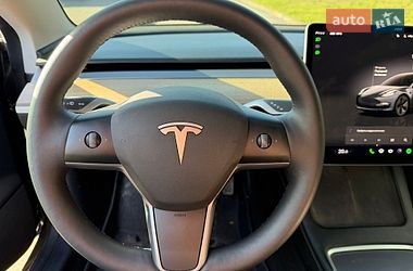 Седан Tesla Model 3 2023 в Кам'янському