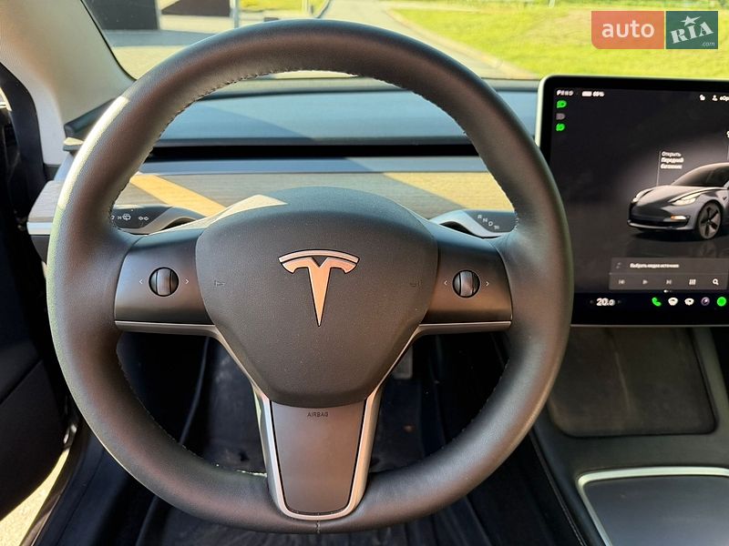 Седан Tesla Model 3 2023 в Кам'янському