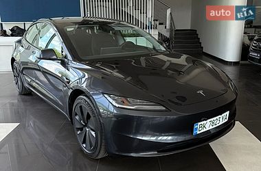 Седан Tesla Model 3 2024 в Ровно