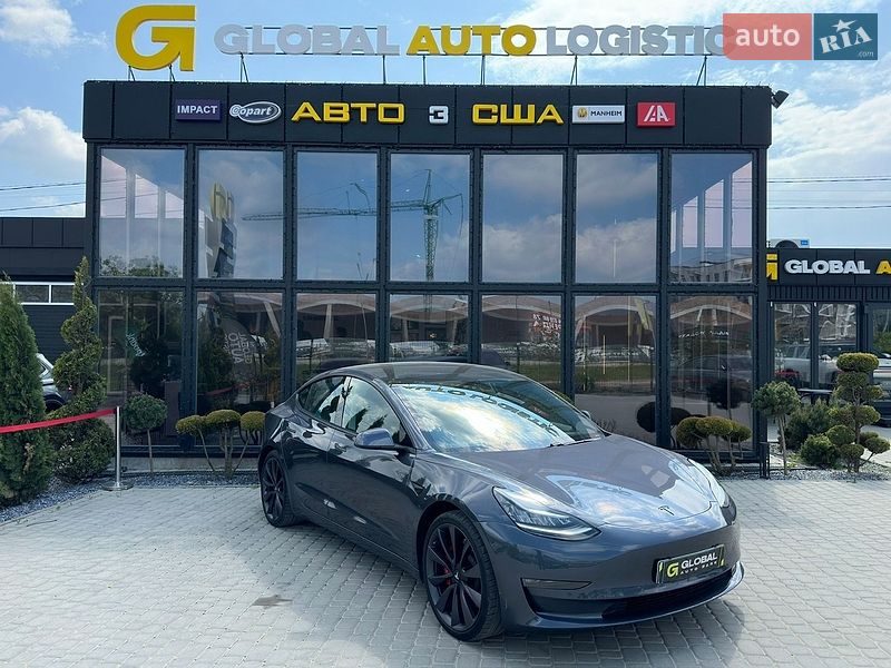 Седан Tesla Model 3 2020 в Львове
