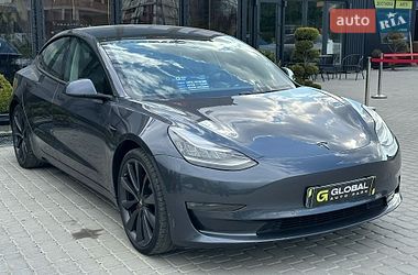 Седан Tesla Model 3 2020 в Львове