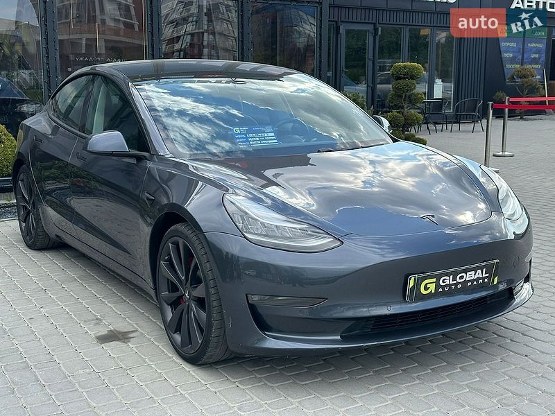 Седан Tesla Model 3 2020 в Львове