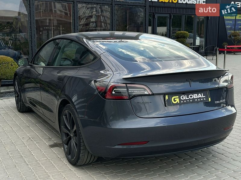 Седан Tesla Model 3 2020 в Львове