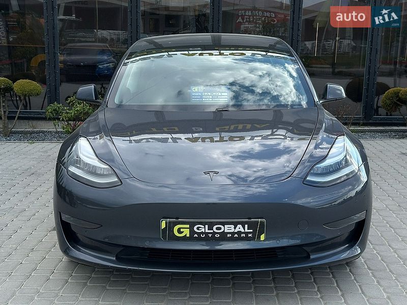 Седан Tesla Model 3 2020 в Львове