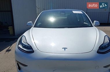 Седан Tesla Model 3 2019 в Львове