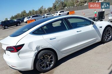 Седан Tesla Model 3 2019 в Львове
