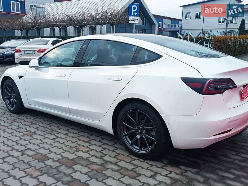 Седан Tesla Model 3 2019 в Львове