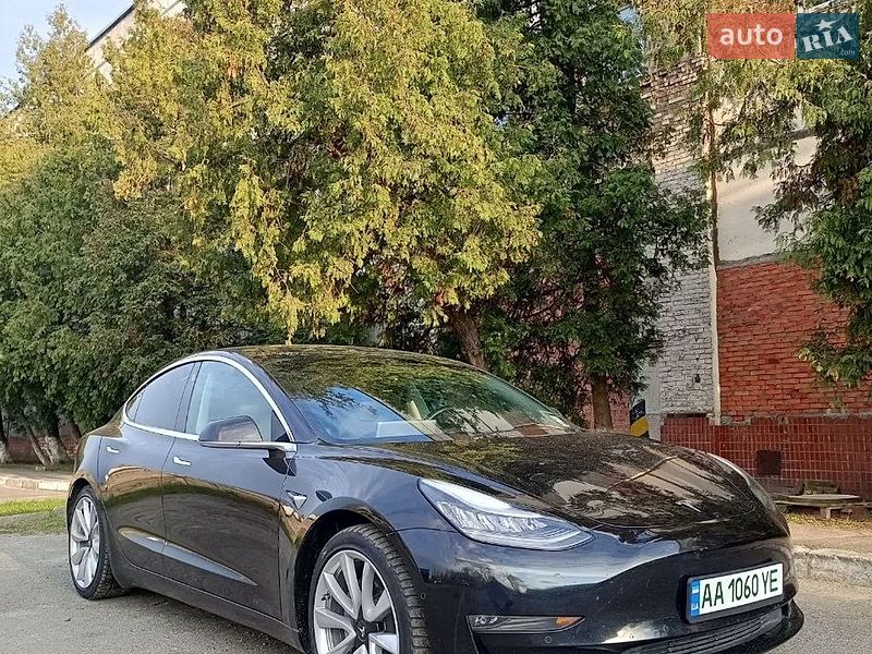 Седан Tesla Model 3 2018 в Киеве