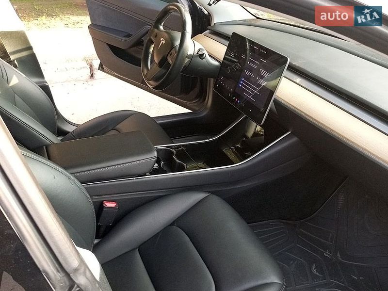 Седан Tesla Model 3 2018 в Киеве