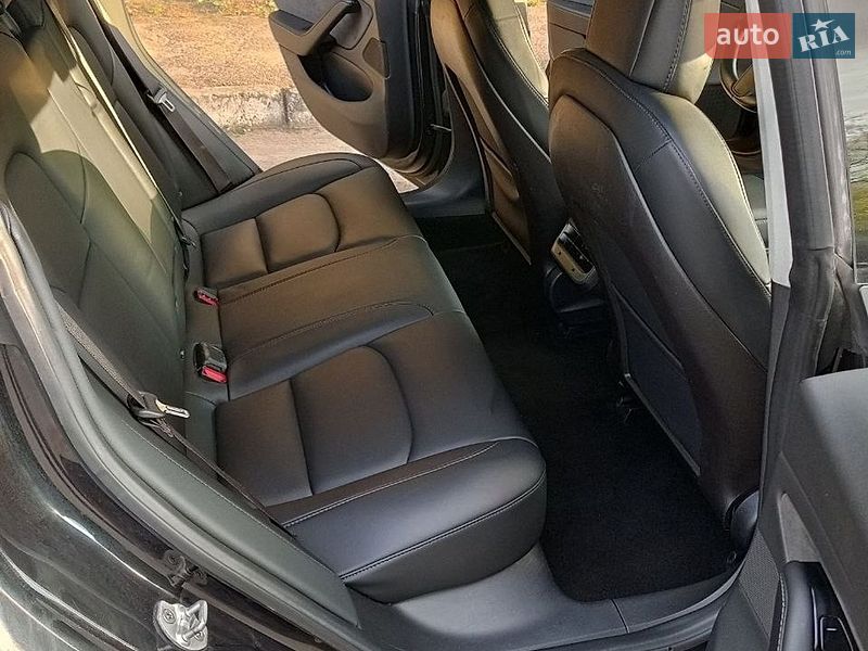 Седан Tesla Model 3 2018 в Киеве