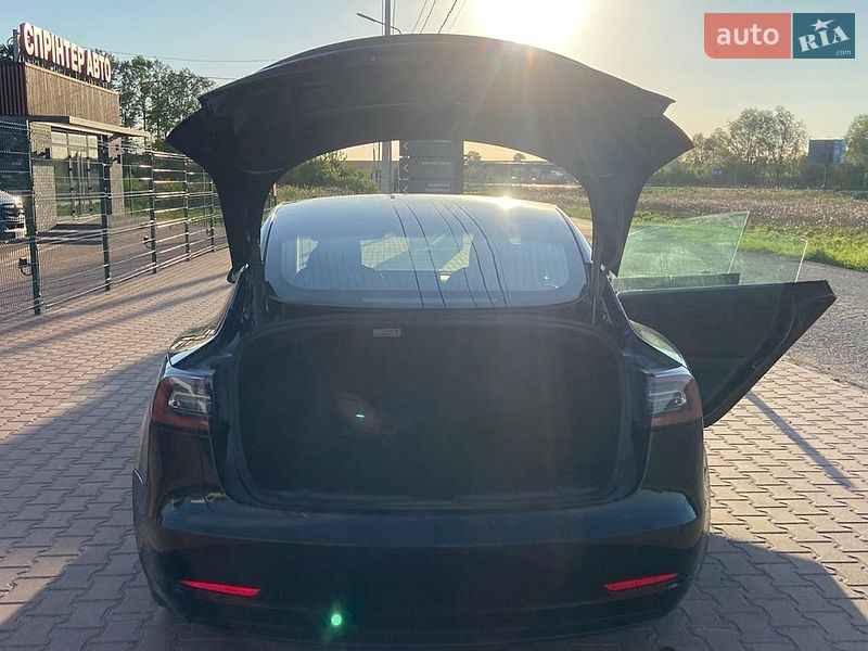 Седан Tesla Model 3 2022 в Рівному