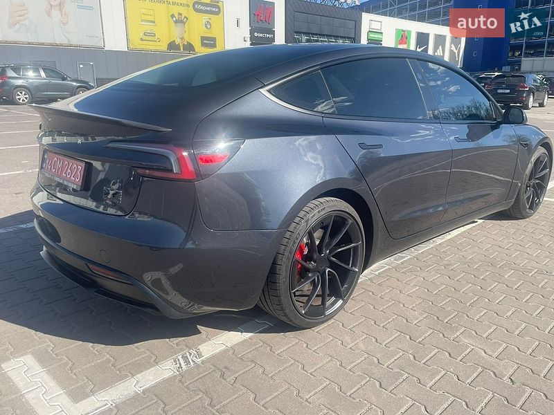 Седан Tesla Model 3 2024 в Киеве