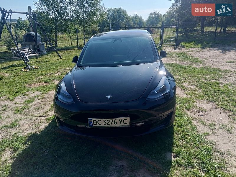 Седан Tesla Model 3 2019 в Новояворівську