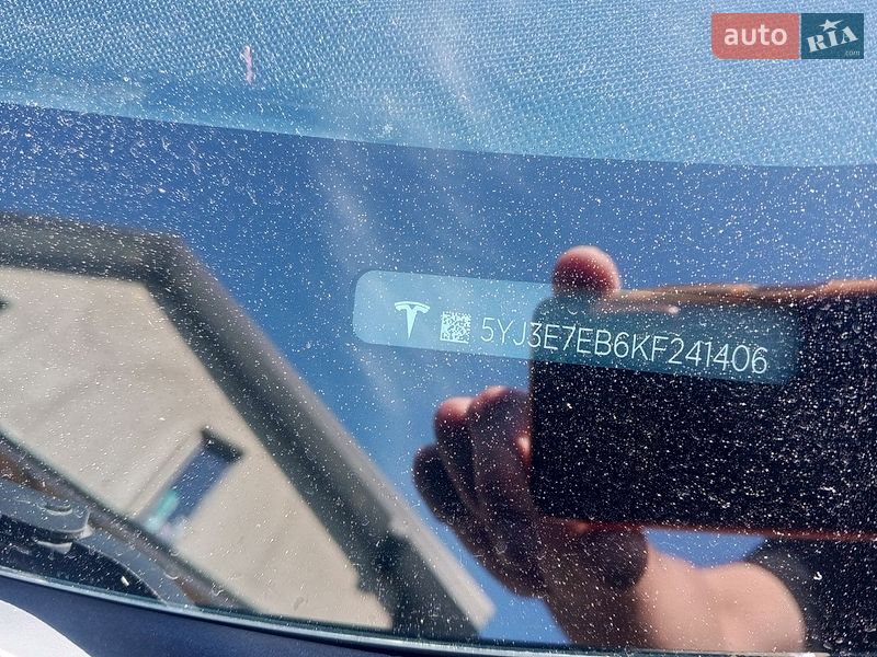 Седан Tesla Model 3 2019 в Новояворівську