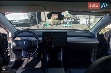 Седан Tesla Model 3 2019 в Новояворівську