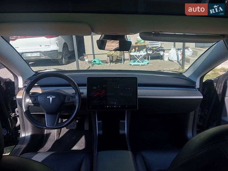 Седан Tesla Model 3 2019 в Новояворівську