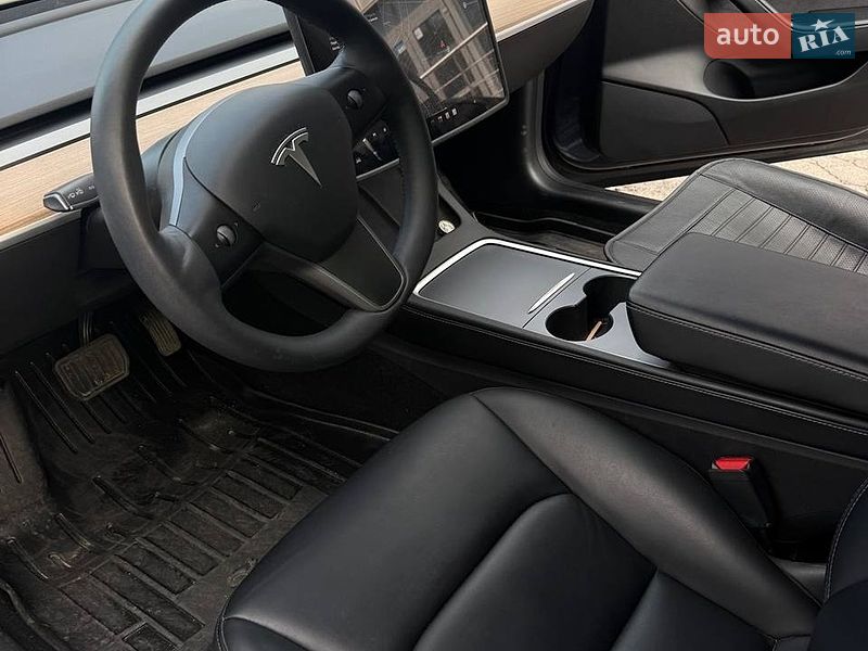 Седан Tesla Model 3 2021 в Киеве