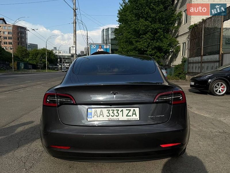 Седан Tesla Model 3 2021 в Киеве