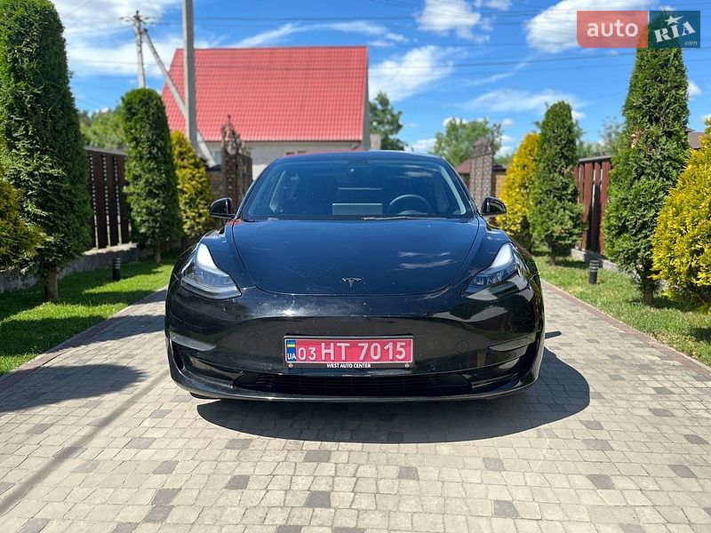Седан Tesla Model 3 2022 в Луцке