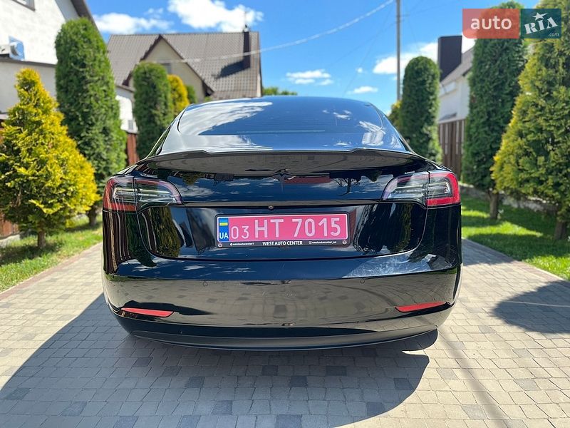 Седан Tesla Model 3 2022 в Луцке