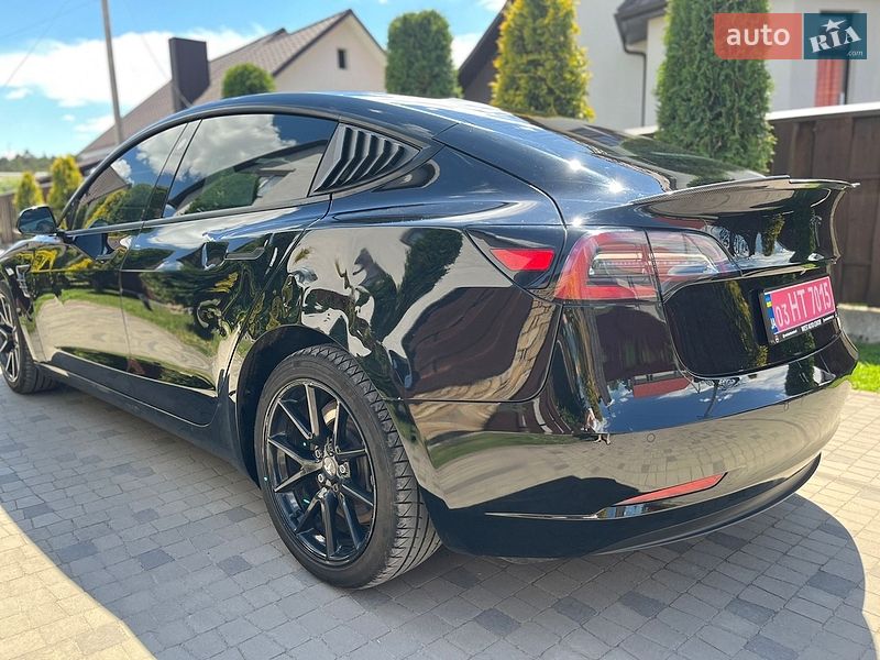 Седан Tesla Model 3 2022 в Луцке