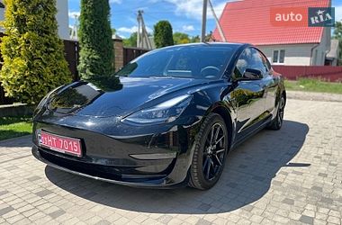 Седан Tesla Model 3 2022 в Луцке