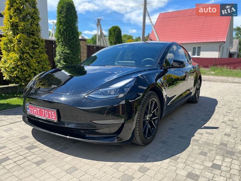 Седан Tesla Model 3 2022 в Луцке