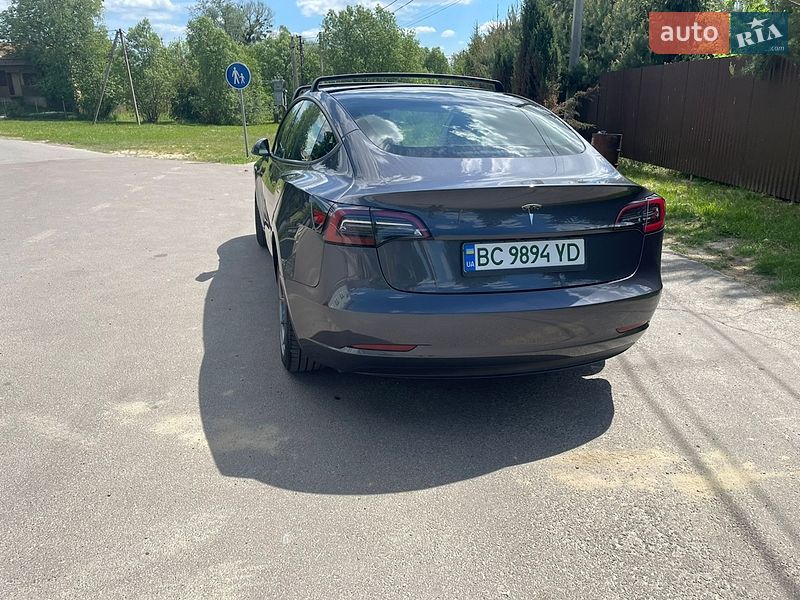 Седан Tesla Model 3 2023 в Львові