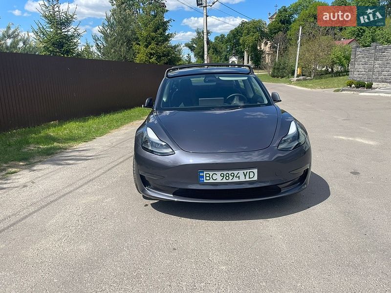 Седан Tesla Model 3 2023 в Львові
